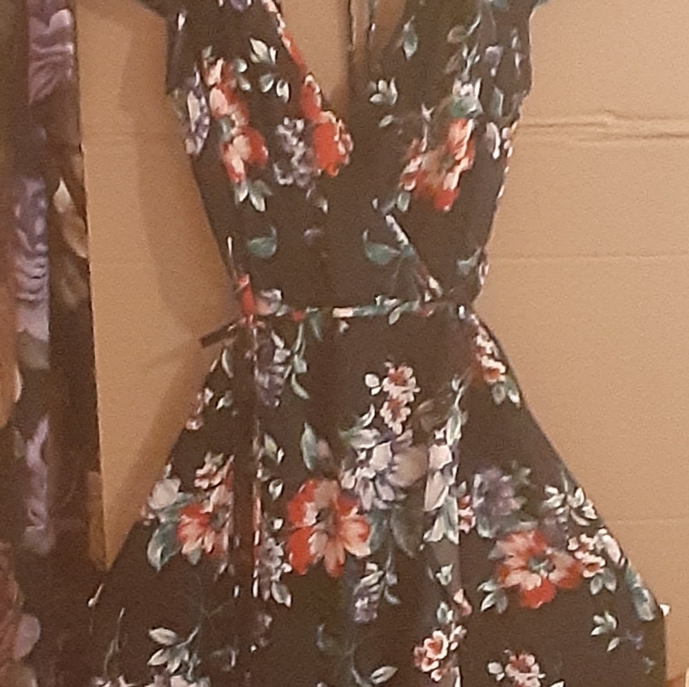 DRESS SIZE XS - Picture 2 of 4